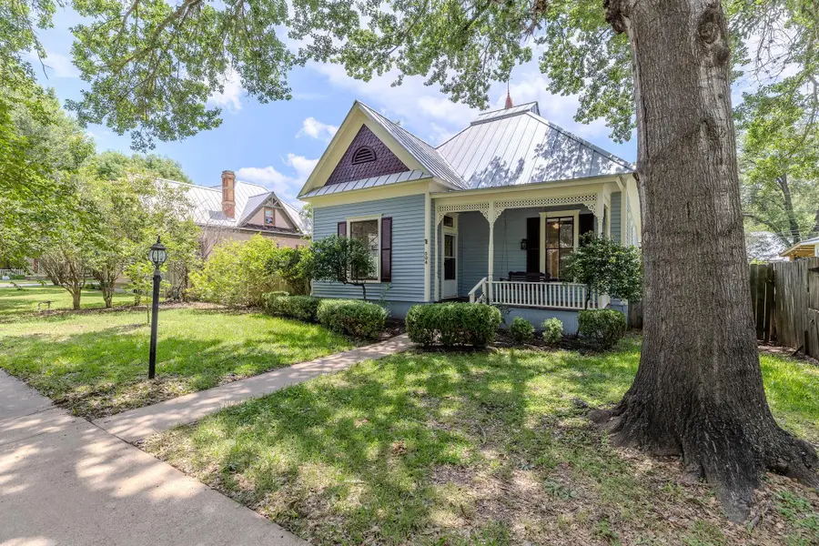 504 Gresham St, Smithville, TX 78957 - #2