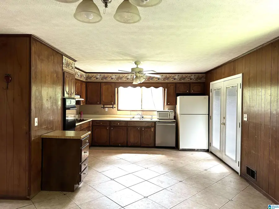 211 JERRIE DALE DRIVE, Anniston, AL 36201 - Image #3