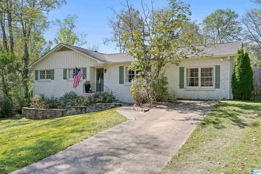 961 SHADY BROOK CIRCLE, Hoover, AL 35226 - Image #2