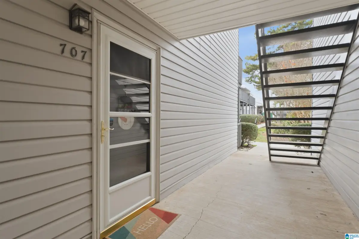 707 WOODLAND VILLAGE, Homewood, AL 35216 - Image #1