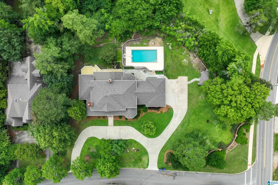 3605 CARISBROOKE PARKWAY, Hoover, AL 35226 - Image #2