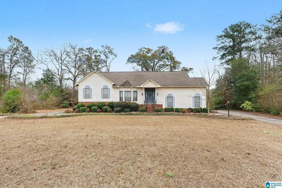 110 FRIENDSHIP CIRCLE, Clanton, AL 35045 - Image #1