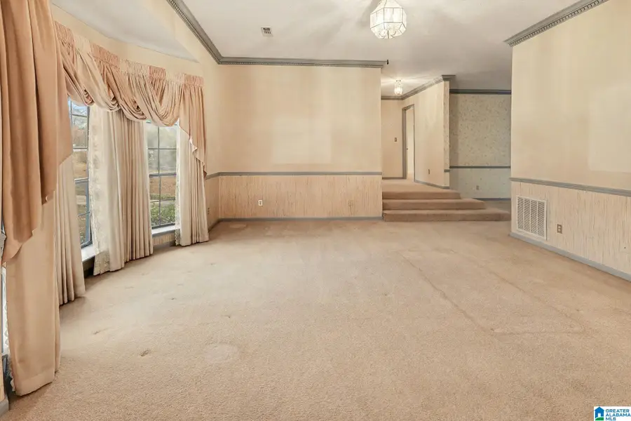 110 FRIENDSHIP CIRCLE, Clanton, AL 35045 - Image #2