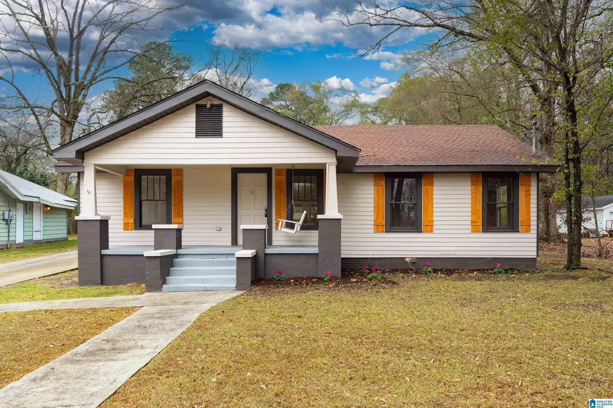 121 W CREST ROAD, Hueytown, AL 35023 - Image #1