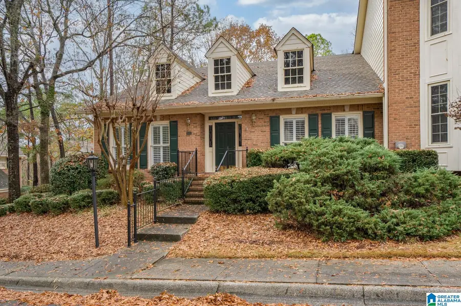 901 CHESTNUT OAKS CIRCLE, Hoover, AL 35244 - Image #2