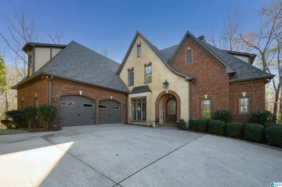 829 CROWN CIRCLE, Hoover, AL 35242 - Image #2