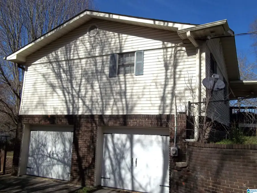 2916 VALLEYVIEW CIRCLE, Adamsville, AL 35005 - Image #2