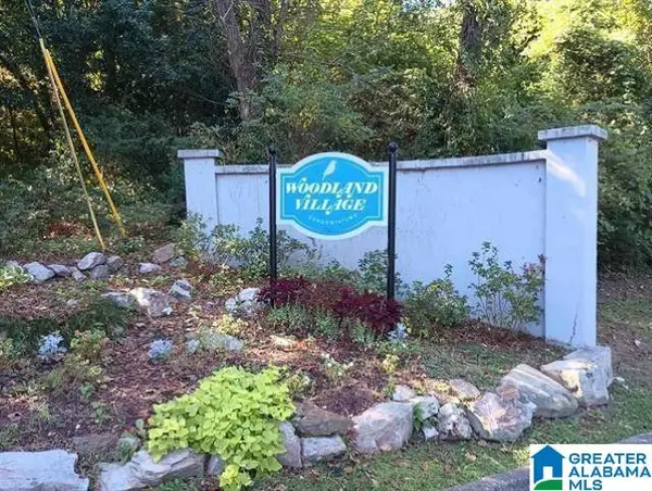 908 WOODLAND VILLAGE, Homewood, AL 35216