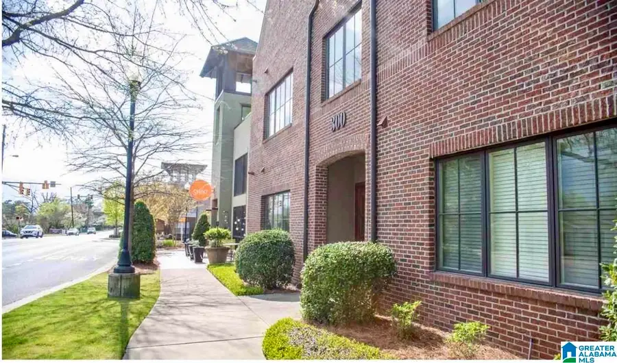 300 HALLMAN HILL E, Homewood, AL 35209 - #2