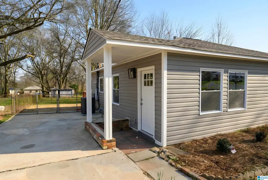 1551 27TH AVENUE N, Hueytown, AL 35023 - #3
