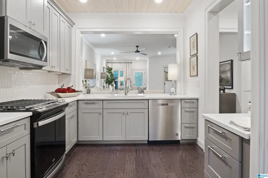 3017 VESTAVIA TERRACE DRIVE, Vestavia Hills, AL 35216 - #2