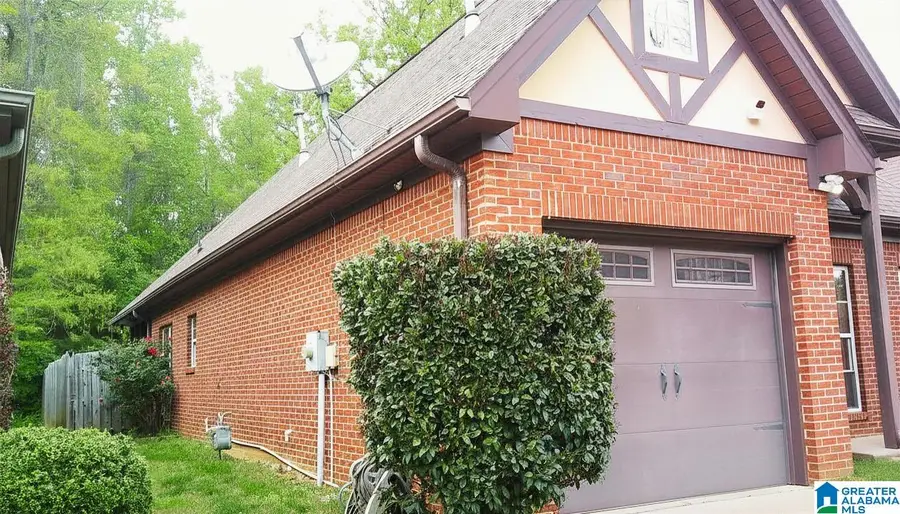 321 KINGSTON CIRCLE, Birmingham, AL 35211 - #2