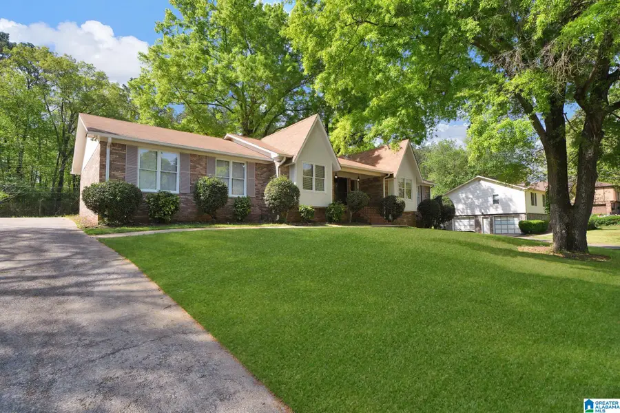 404 MEMORIAL DRIVE SW, Bessemer, AL 35022 - #2