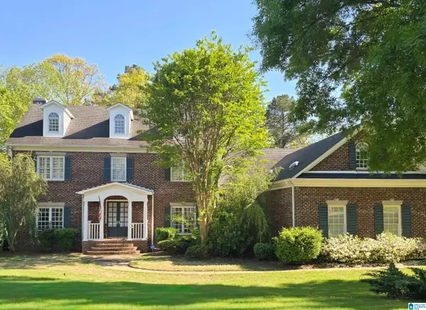 900 VESTLAKE HOLLOW CIRCLE, Vestavia hills, AL 35242