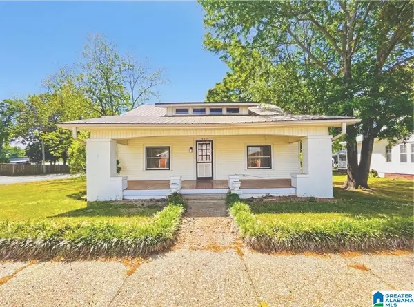 301 1ST AVENUE, Clanton, AL 35045