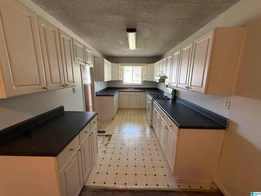 1501 16TH WAY SW, Birmingham, AL 35211 - #2