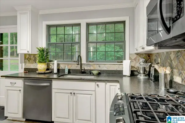 635 DOGWOOD WAY, Leeds, AL 35094