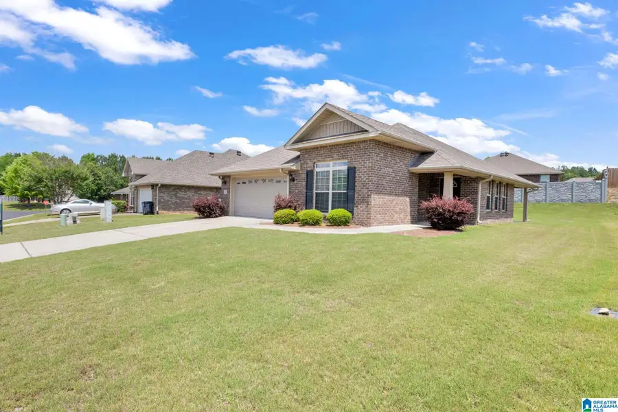 196 GREENWOOD CIRCLE, Calera, AL 35040 - #2