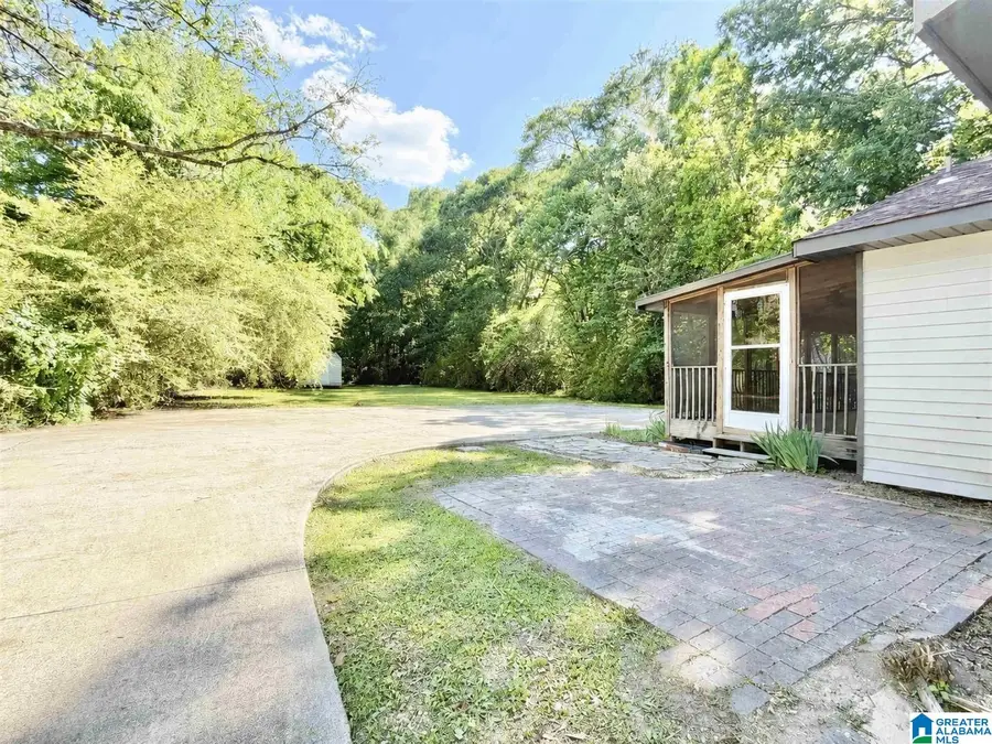 121 W CREST ROAD, Bessemer, AL 35023 - #2