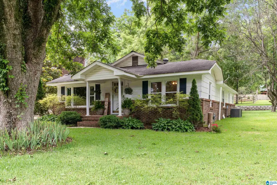2701 4TH AVENUE N, Clanton, AL 35045 - #2