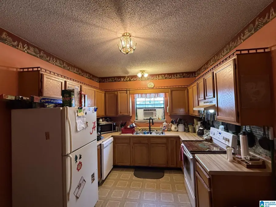 1608 27TH AVENUE N, Hueytown, AL 35023 - #3