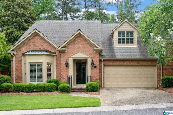 6 THE OAKS CIRCLE, Hoover, AL 35244