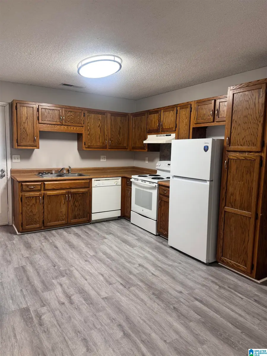201 8TH AVENUE SW, Decatur, AL 35601 - #3