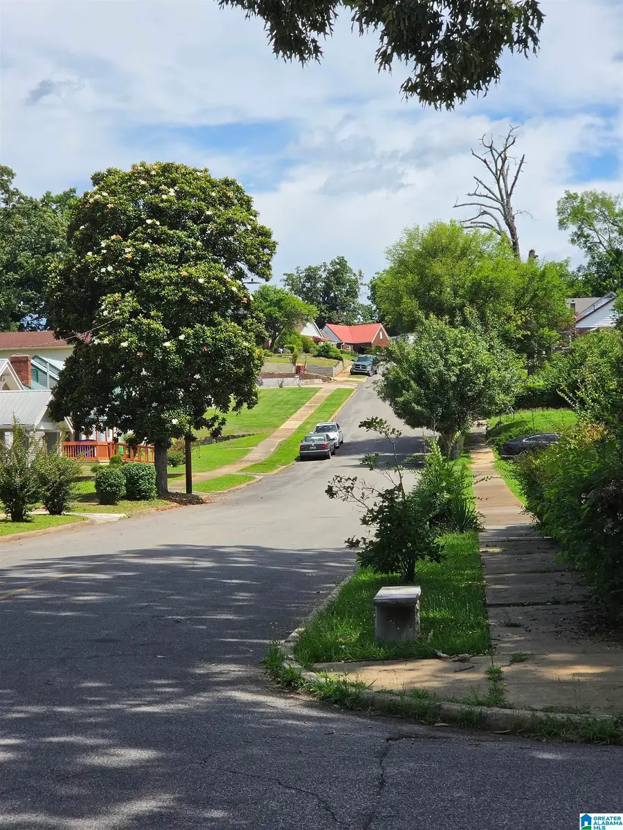 895 5TH PLACE W, Birmingham, AL 35204 - #3