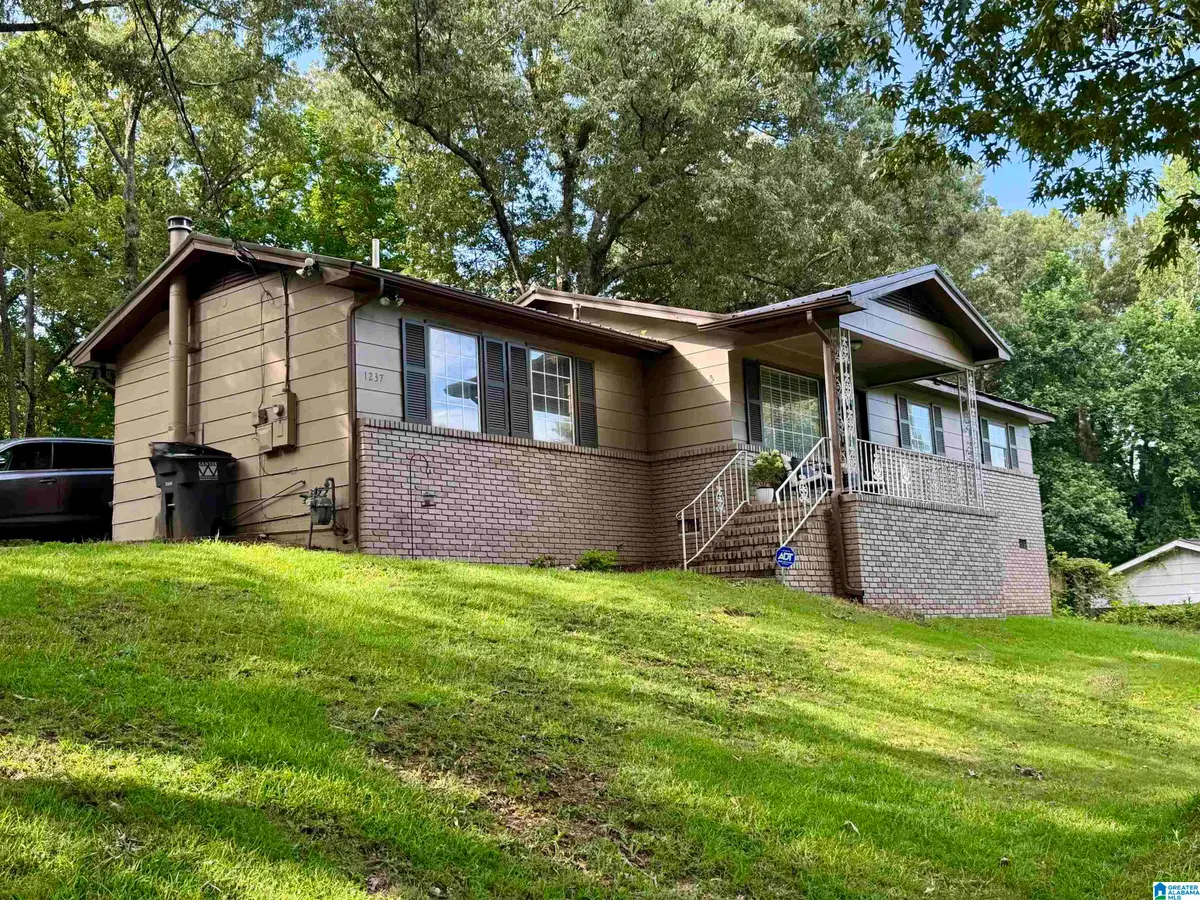 1237 W FOREST DRIVE, Gardendale, AL 35071 - #1