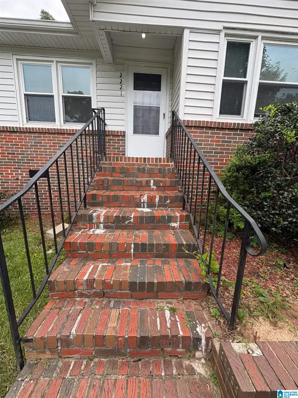 2221 3RD STREET NW, Center point, AL 35215