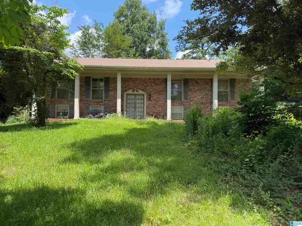 300 SNAKE HILL CIRCLE, Trussville, AL 35173