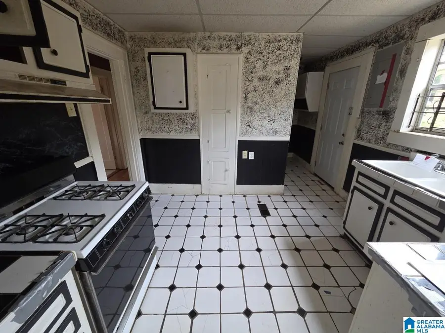 1240 18TH STREET SW, Birmingham, AL 35211 - #2