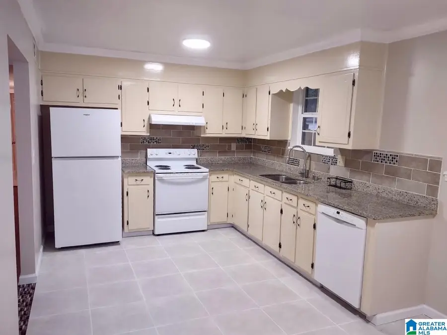 180 DREW STREET, Jemison, AL 35085 - #3