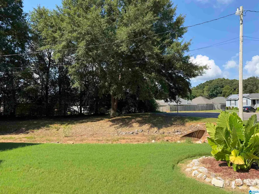 1009 25TH AVENUE N, Hueytown, AL 35023 - #2