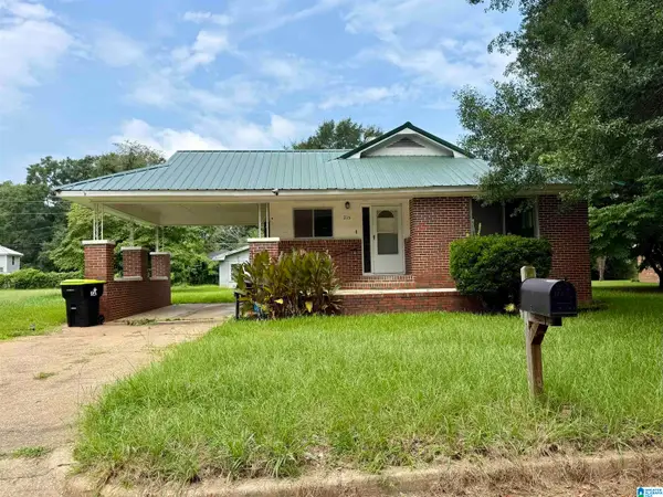 215 S DAVIS AVENUE, Sylacauga, AL 35150