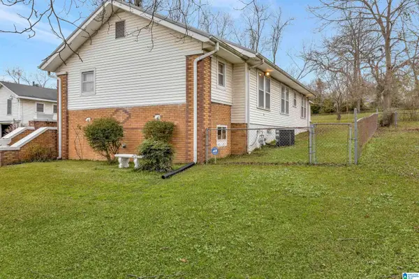 2046 EAST LAKE BOULEVARD, Tarrant, AL 35217