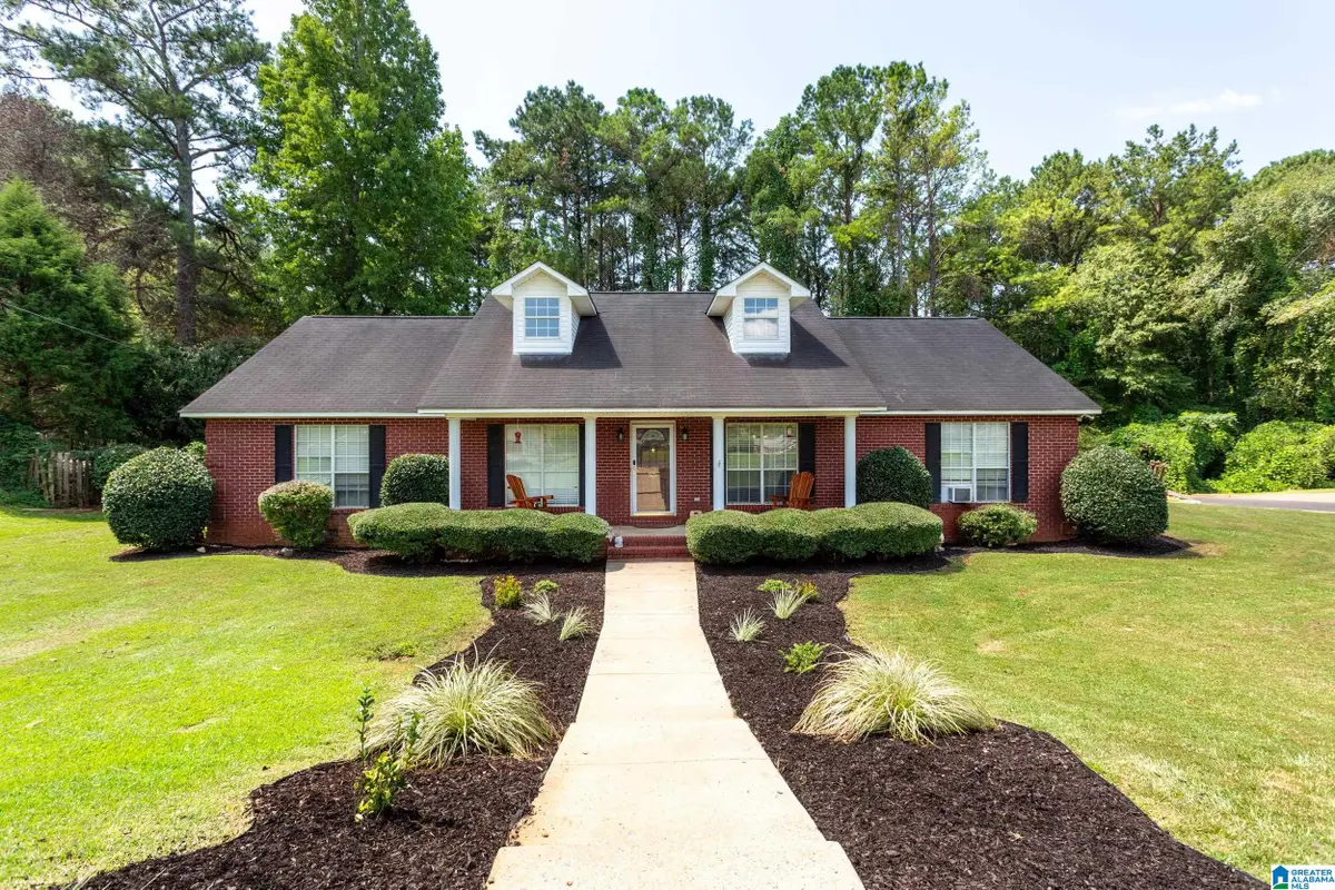 921 SEDGEFIELD DRIVE, Sylacauga, AL 35150 - #1