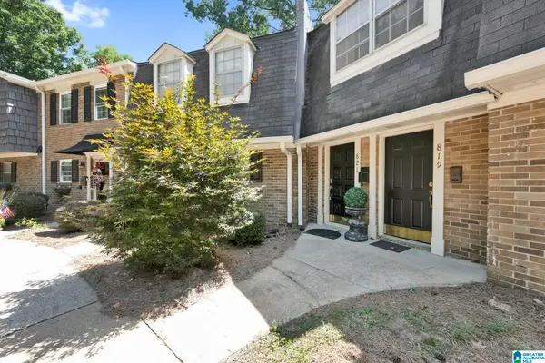 821 VESTAVIA VILLA COURT, Vestavia hills, AL 35226