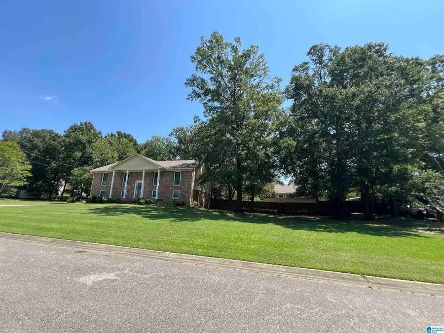 128 SOUTHERN HILLS CIRCLE, Calera, AL 35040 - #2