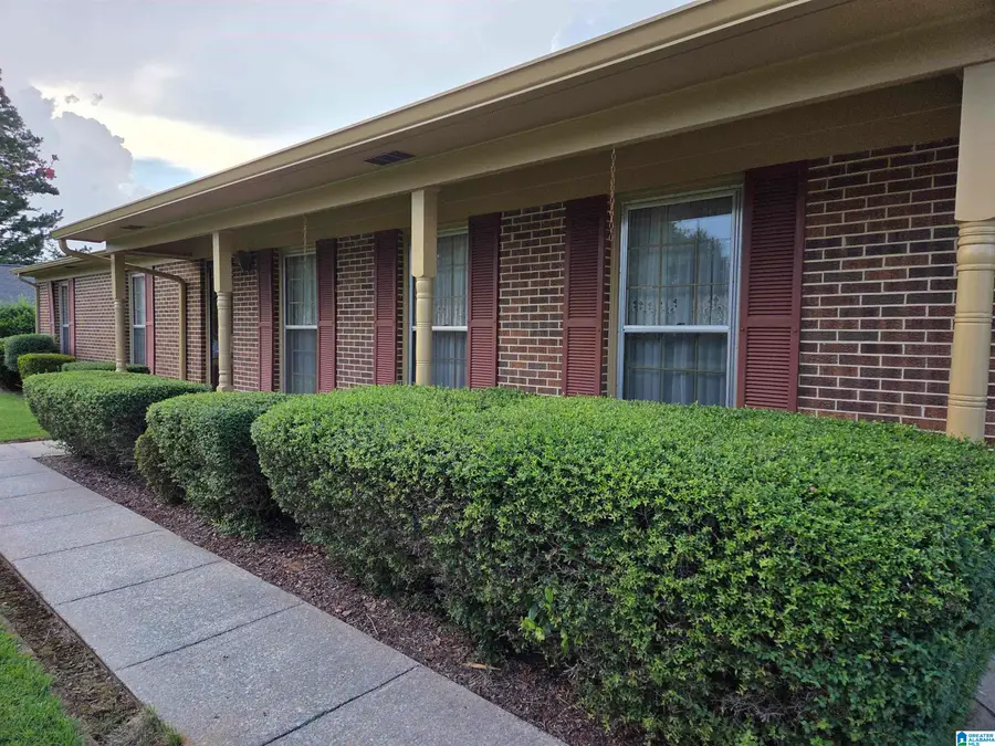 912 SEDGEFIELD DRIVE, Sylacauga, AL 35150 - #2