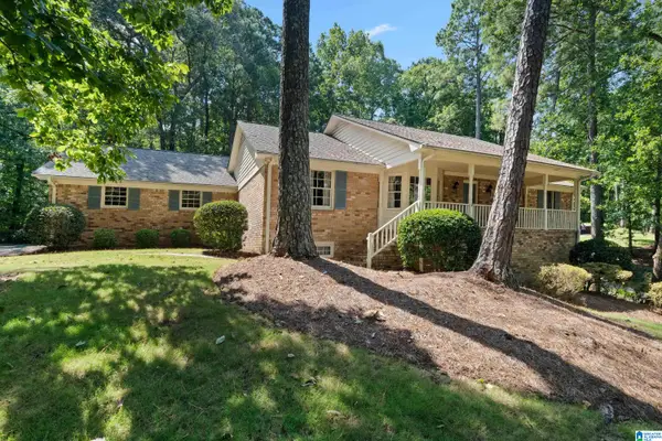 635 W RIVERCHASE PARKWAY W, Hoover, AL 35244