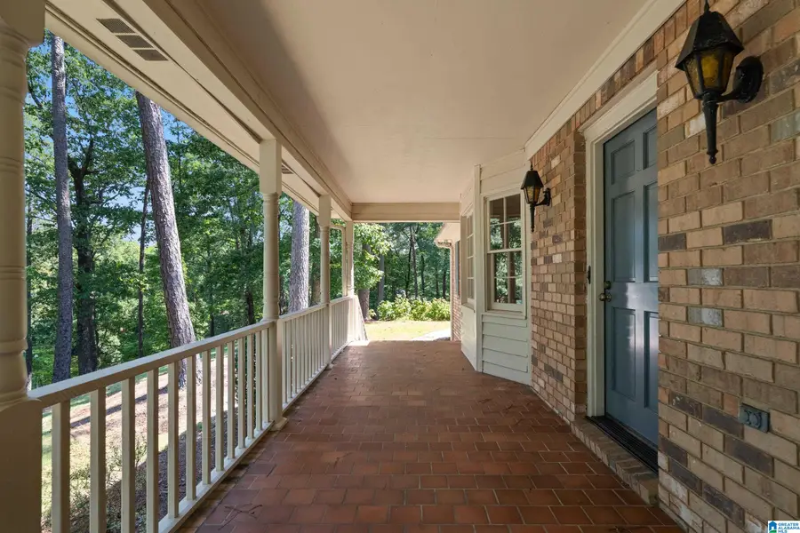 635 W RIVERCHASE PARKWAY W, Hoover, AL 35244 - #2