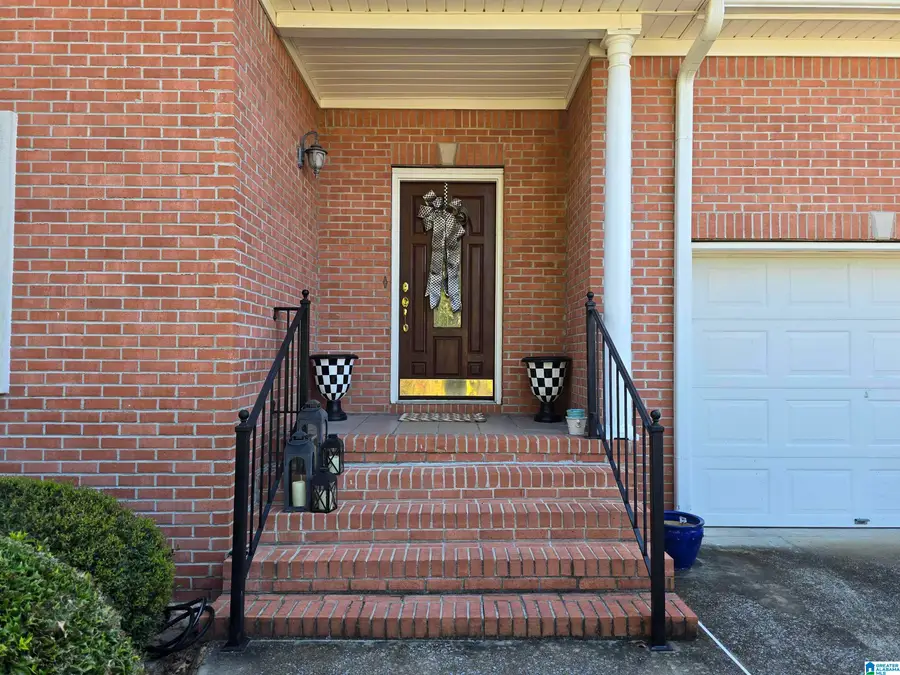 312 LAKEPOINT DRIVE, Gadsden, AL 35901 - #2