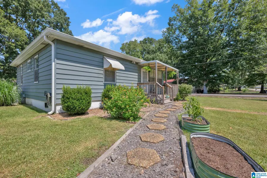 201 LAKELAND AVENUE, Hueytown, AL 35023 - #2