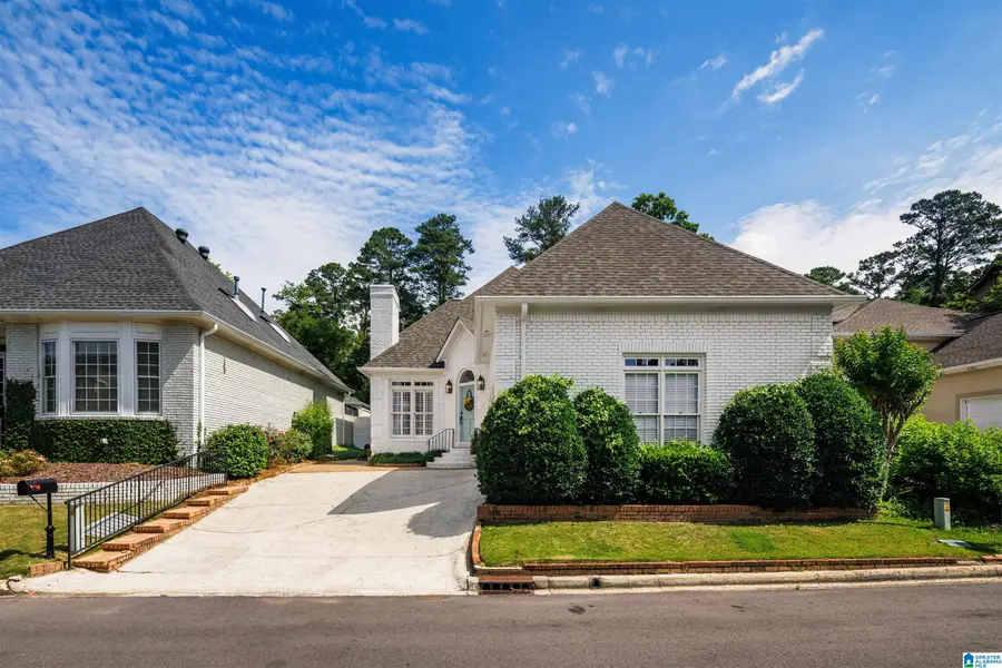3136 WELLINGTON PARKWAY, Vestavia Hills, AL 35243 - #2