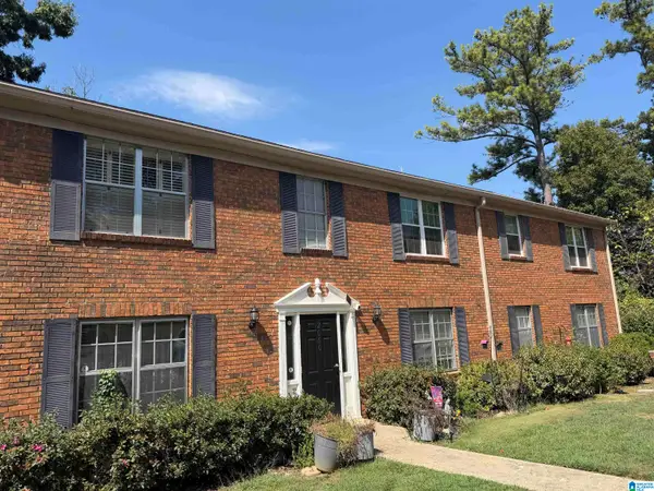 2060 MONTREAT DRIVE, Vestavia hills, AL 35216