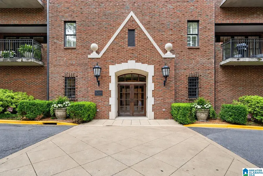 526 OLDE ENGLISH LANE, Mountain Brook, AL 35223 - #2