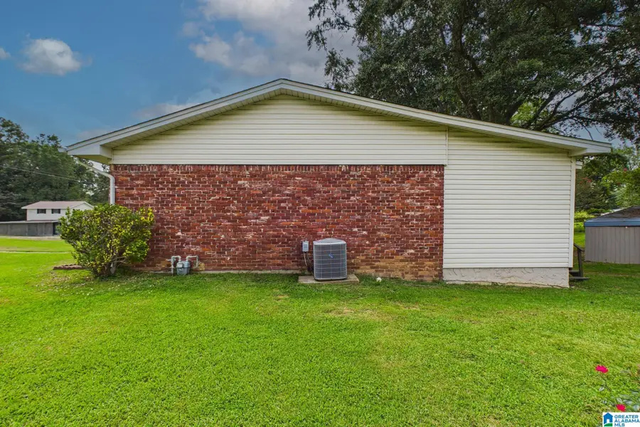 924 CRESTVIEW LANE, Adamsville, AL 35005 - #3