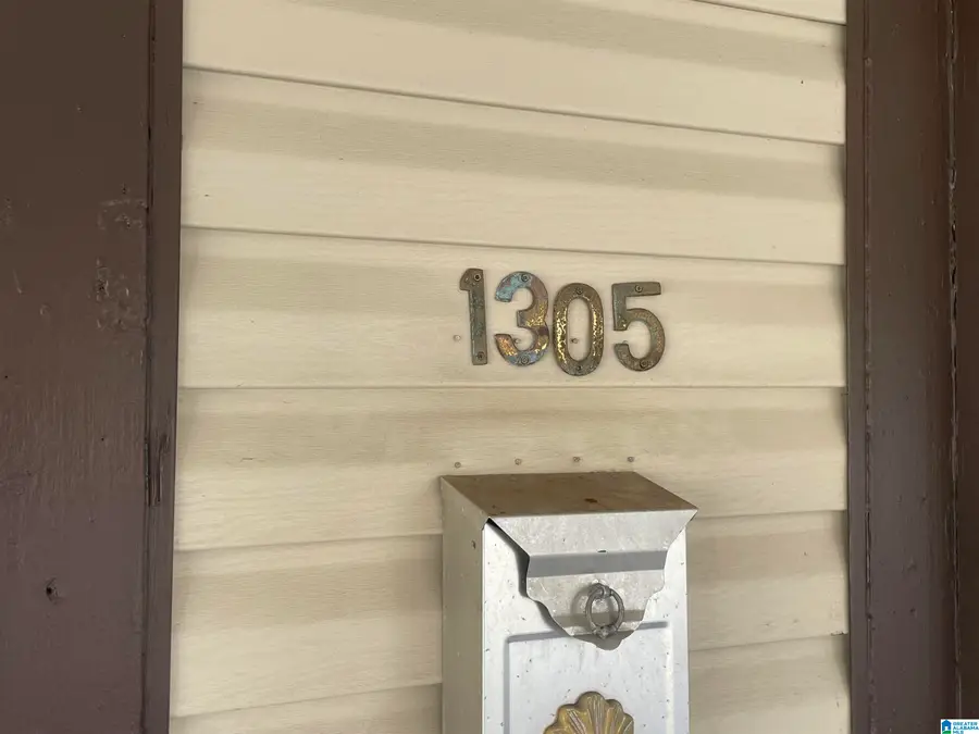 1305 WOODLAND AVENUE SW, Birmingham, AL 35211 - #2