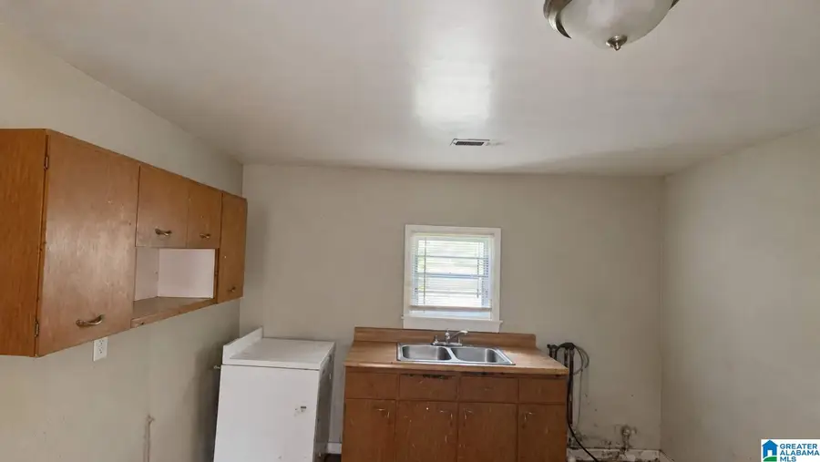 10 CENTER STREET, Bessemer, AL 35020 - #2
